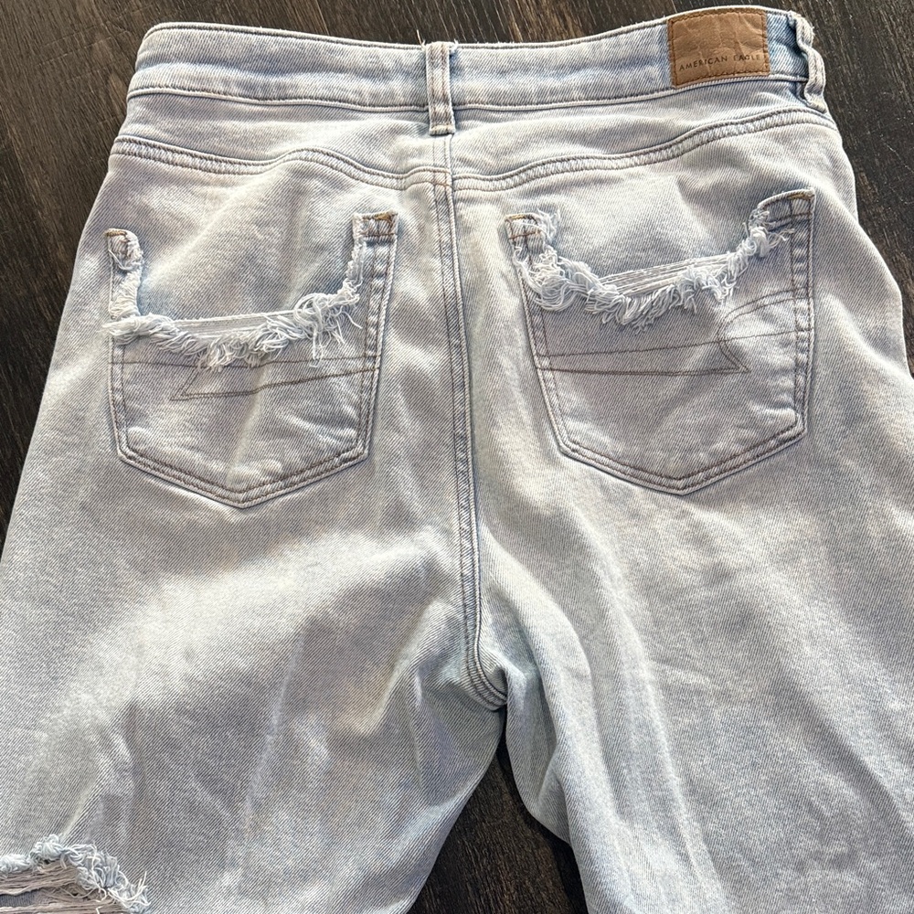 American Eagle Outfitters Light Gray Distressed Boyfriend Jeans - Picture 5 of 6